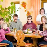 מלון Rhoener Haus Zur Wasserkuppe *